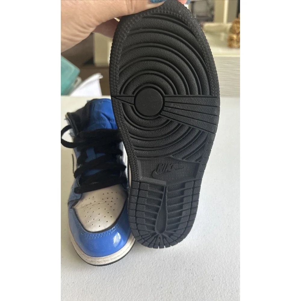 Jordans Signal Blue Size 2Y Blue Black White